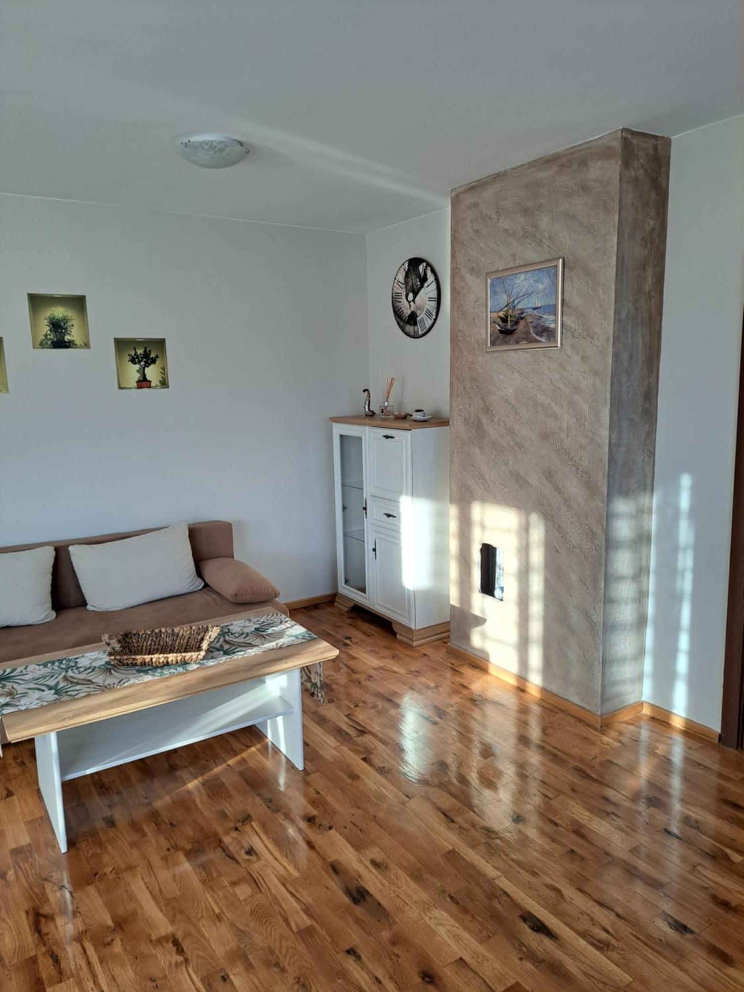 Megi Apartments, Sity *